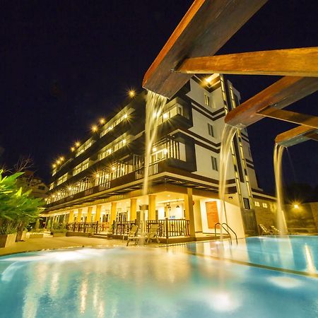 Th Beach Hotel Hua Hin Bagian luar foto