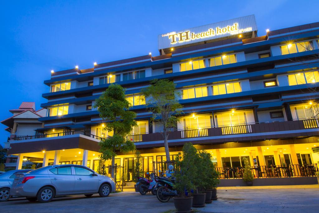 Th Beach Hotel Hua Hin Bagian luar foto