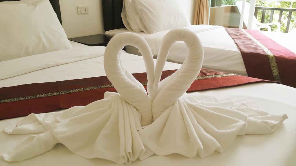 Th Beach Hotel Hua Hin Bagian luar foto