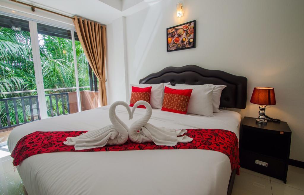 Th Beach Hotel Hua Hin Bagian luar foto