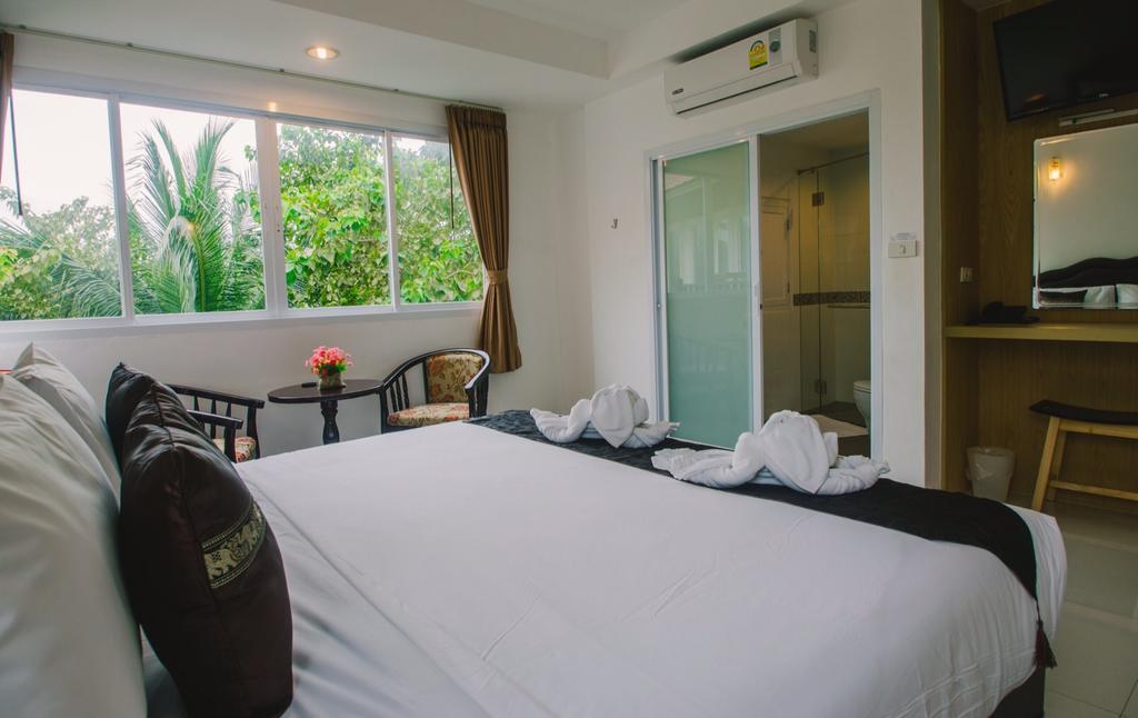 Th Beach Hotel Hua Hin Bagian luar foto