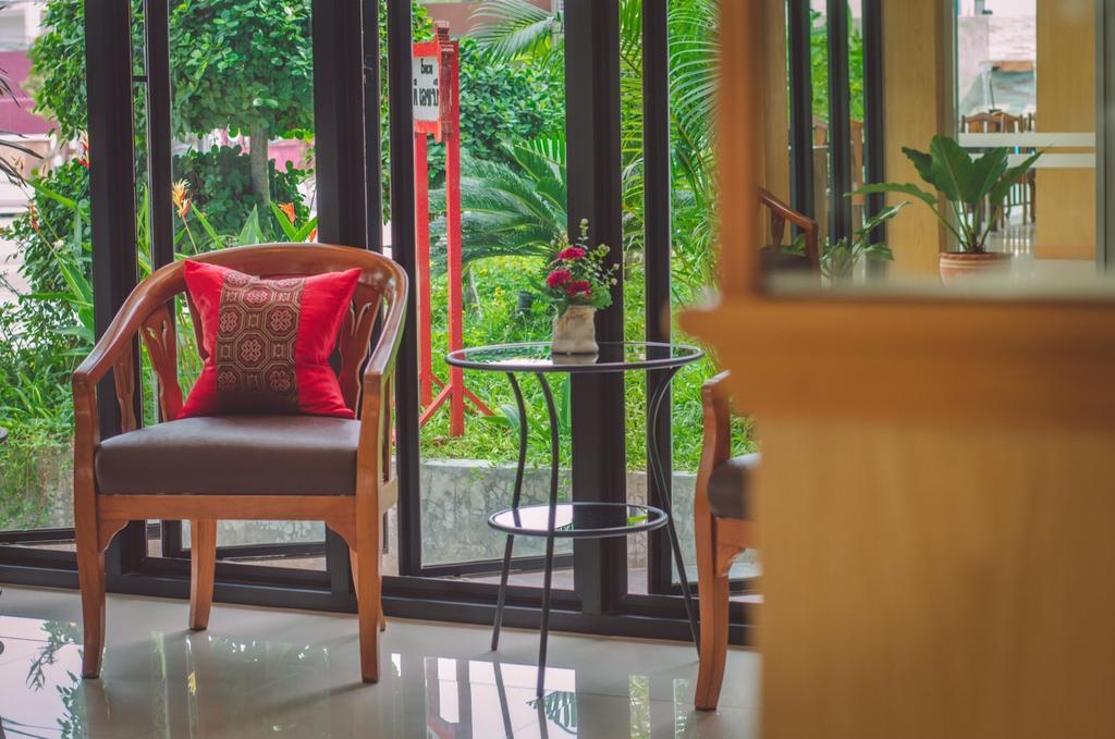 Th Beach Hotel Hua Hin Bagian luar foto