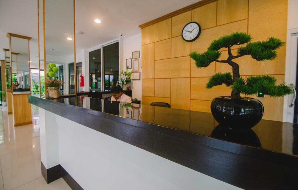 Th Beach Hotel Hua Hin Bagian luar foto