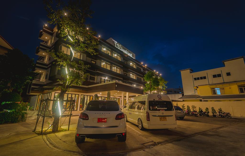 Th Beach Hotel Hua Hin Bagian luar foto