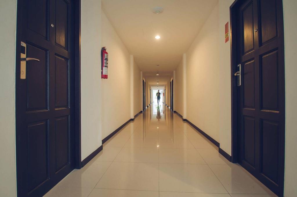 Th Beach Hotel Hua Hin Bagian luar foto