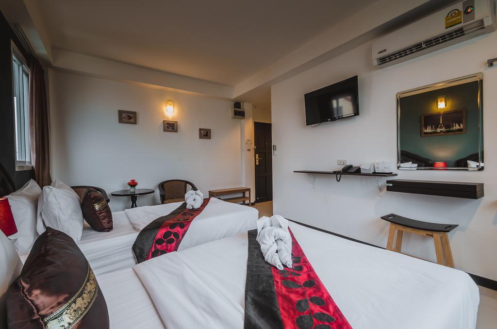Th Beach Hotel Hua Hin Bagian luar foto