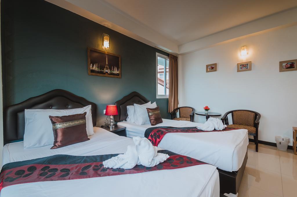 Th Beach Hotel Hua Hin Bagian luar foto