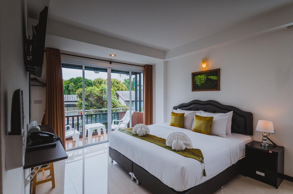 Th Beach Hotel Hua Hin Bagian luar foto