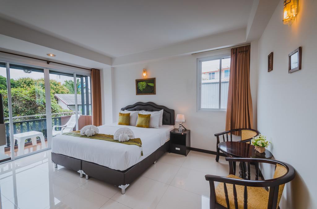 Th Beach Hotel Hua Hin Bagian luar foto
