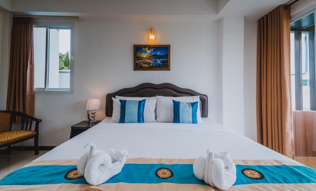 Th Beach Hotel Hua Hin Bagian luar foto
