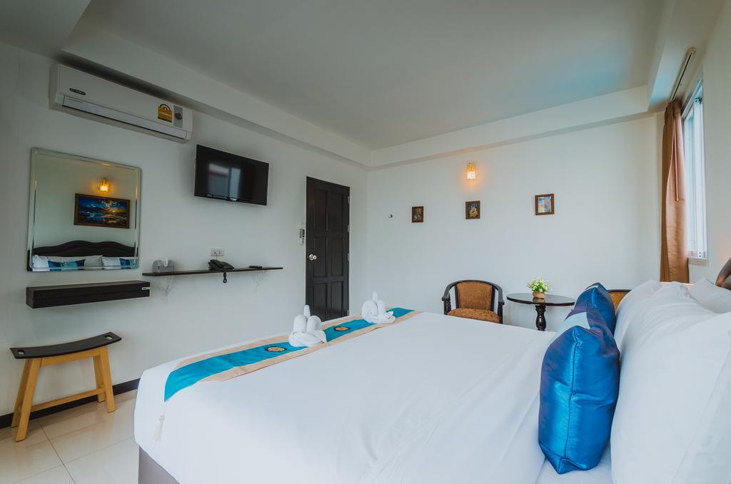 Th Beach Hotel Hua Hin Bagian luar foto