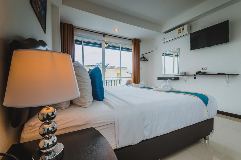 Th Beach Hotel Hua Hin Bagian luar foto