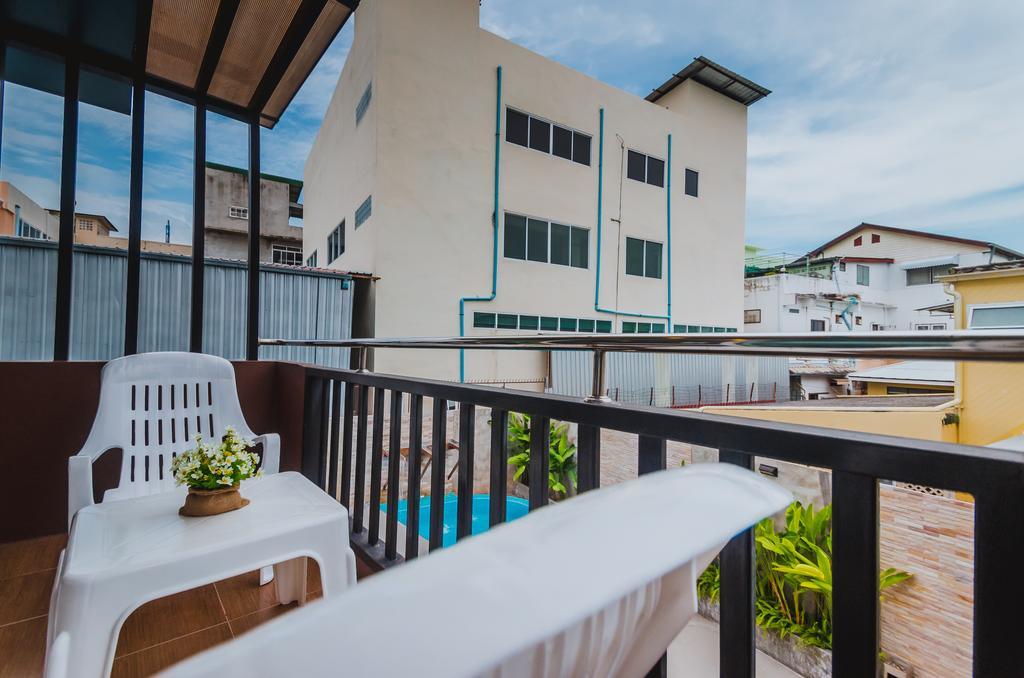 Th Beach Hotel Hua Hin Bagian luar foto