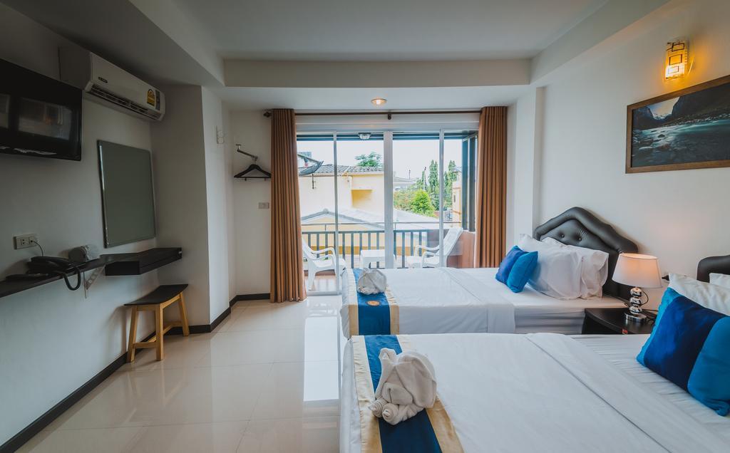Th Beach Hotel Hua Hin Bagian luar foto